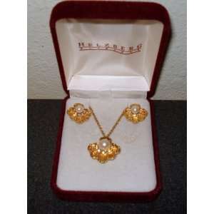  Goldtone Seashell Necklace and Earrings   Avon Everything 