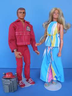   1975 Kenner SIX MILLION DOLLAR MAN & BIONIC WOMAN DOLL & CLOTHING LOT