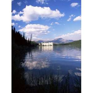  View to the Chateau Lake Louise Hotel from the Western 