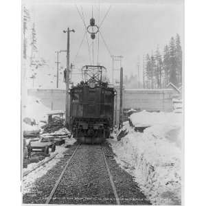   train,Great Northern Railway Company,tunnel,c1929