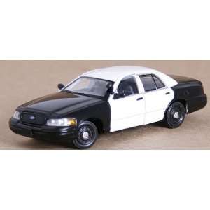   First Response 1/43 2007 Ford Police Car   Black & White Toys & Games