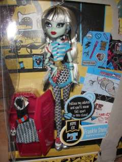 MONSTER HIGH FRANKIE STEIN, HOME ICK , DOLL , ADORABLE!!!!!  