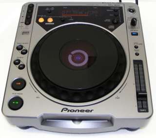 Featured in this  auction is a Pioneer CDJ 800 Table Top CD 