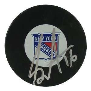  Sean Avery Rangers Autographed Puck  NOT FOUND Sports 