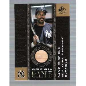  SP Legendary Cuts   Dave Winfield   Game Used Bat Card 