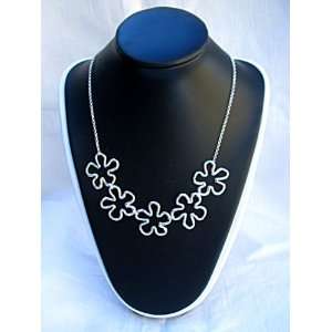   Charming FLOWER on 925 St. Silver Chain Necklace 