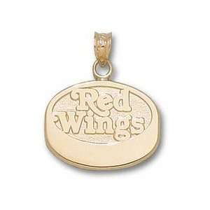  Detroit Red Wings Red Wings Puck Pendant   14KT Gold 