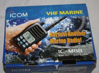 ICOM IC M88 Hand Held VHF Marine Transceiver Radio Mic Battery 