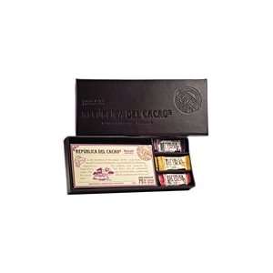 Republica del Cacoa Maroon Gift Box with Assorted Chocolate Bars ( 4 