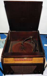 Vintage Travler Standard Broadcast Record Player  