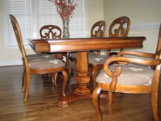 Thomasville Furniture Rivage Dining room set Table, 6 Chairs & china 